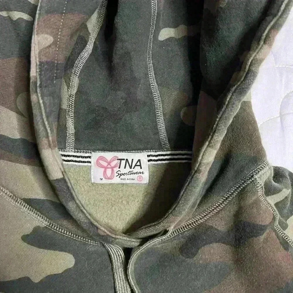 TNA GREEN CAMO HOODIE size  S - Picture 7 of 9